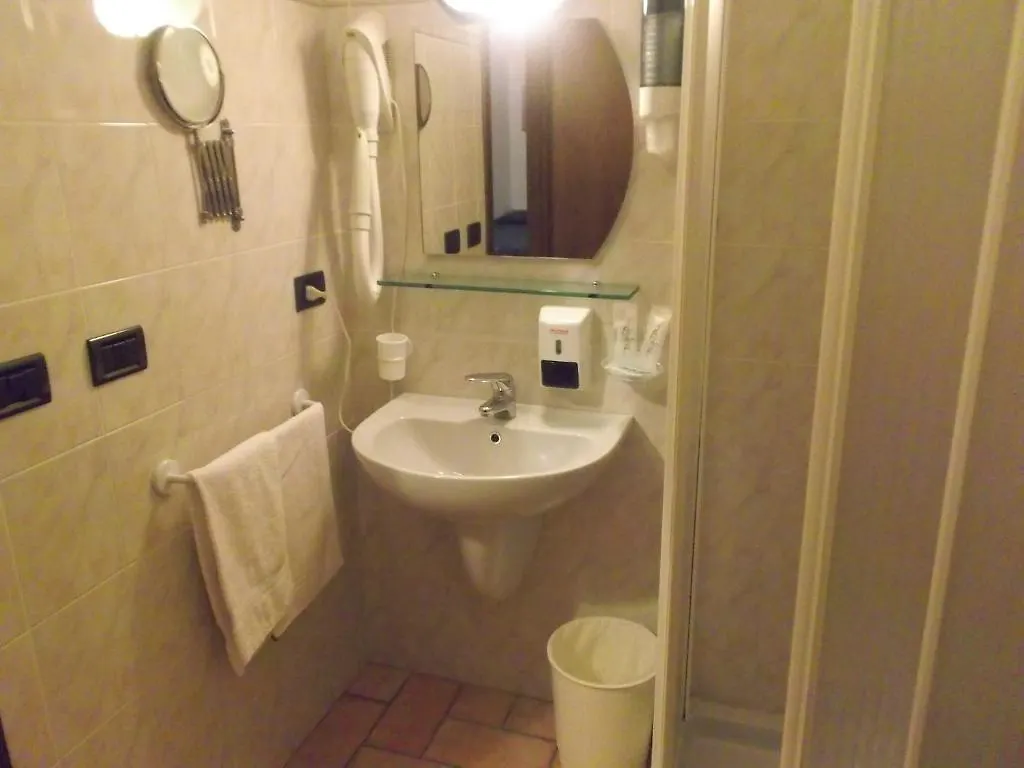 Hotel Cavalieri Fornovo di Taro 3*,  Italien